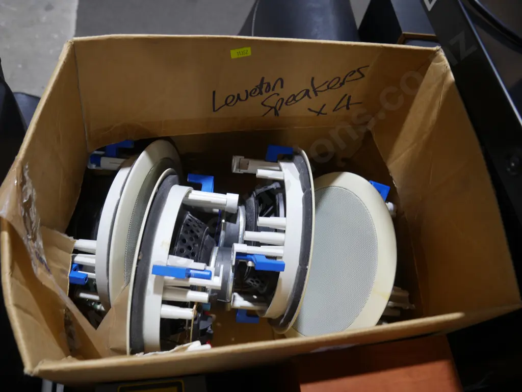 Roof mounted speakers Image 1++