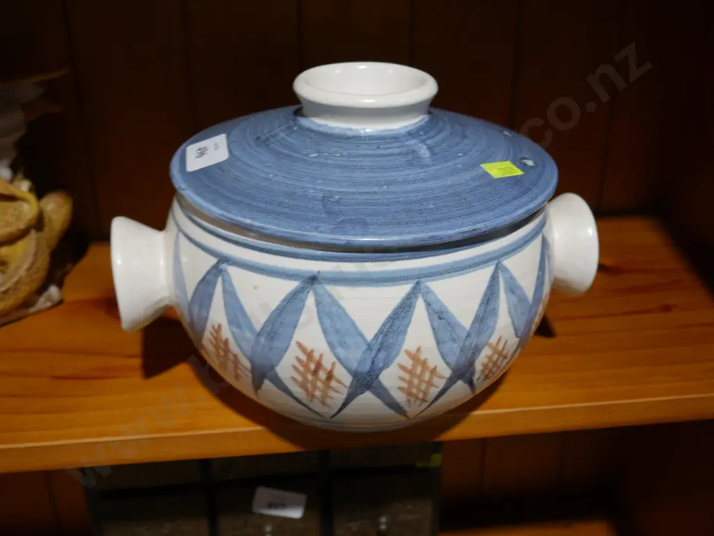 Hanmer pottery lidded pot Image 1++