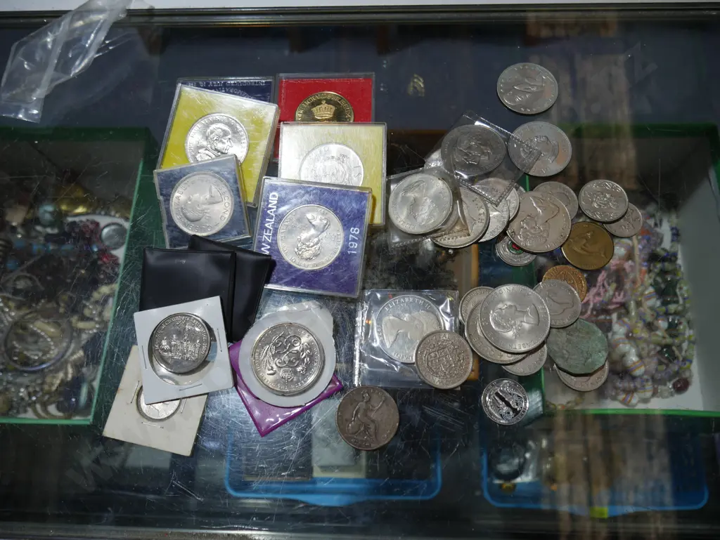Assorted coins Image 1++