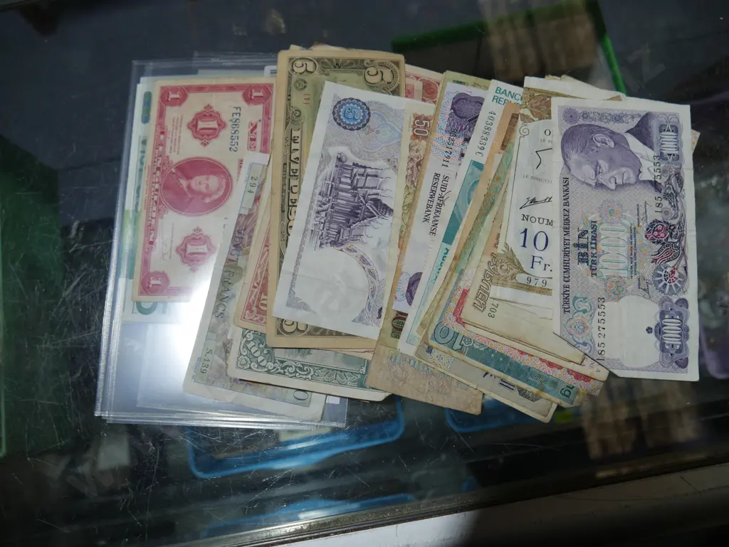 Assorted bank notes Image 1++