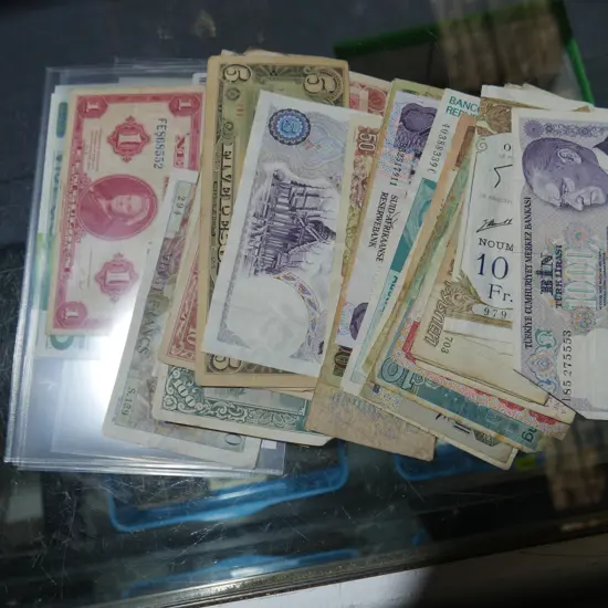 Assorted bank notes