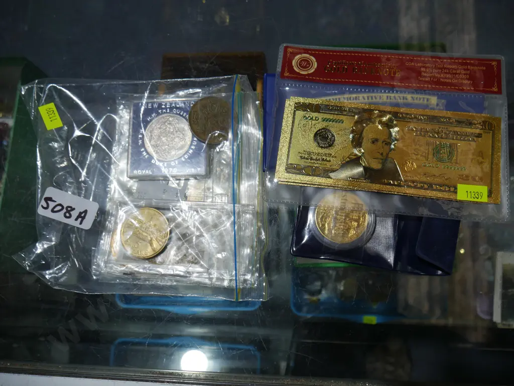Gold banknotes, coins etc Image 1++