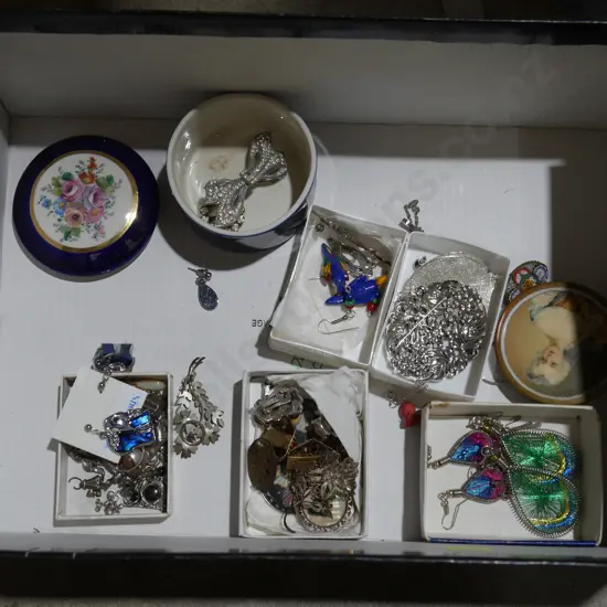 Costume jewellery, trinket box