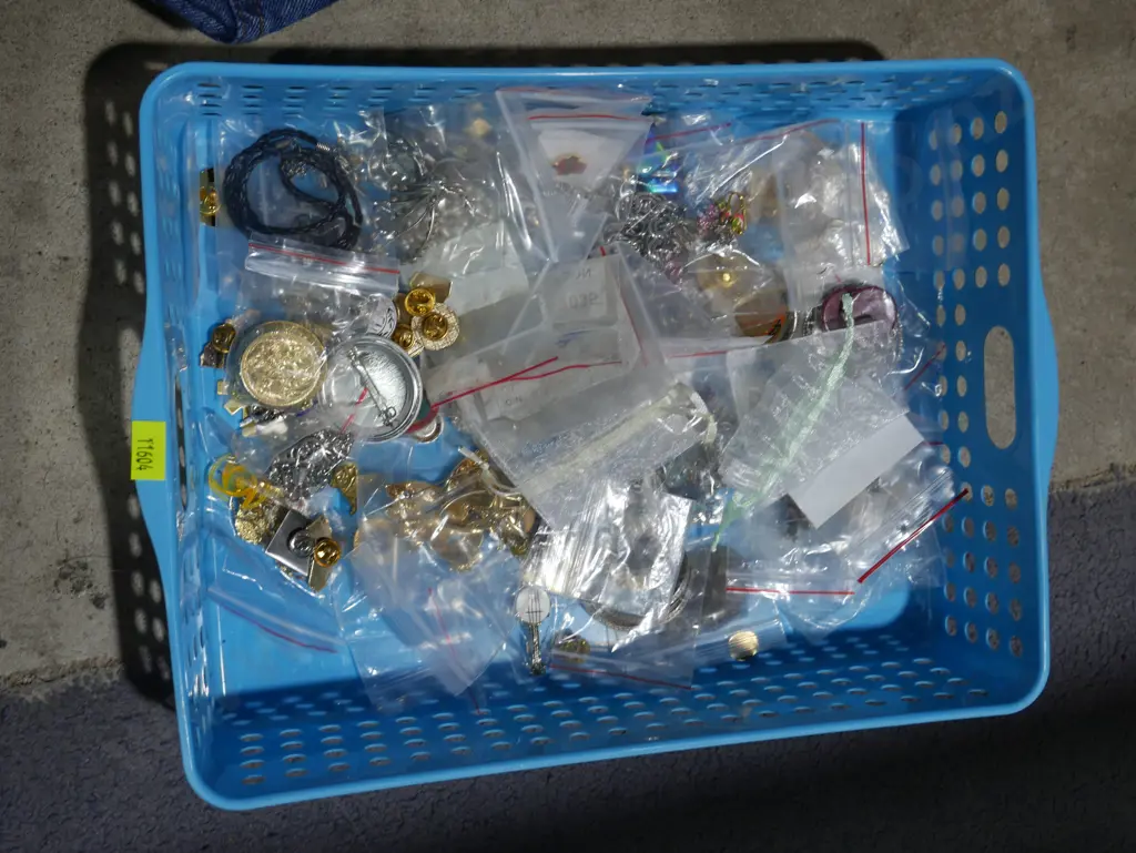 Costume jewellery Image 1++