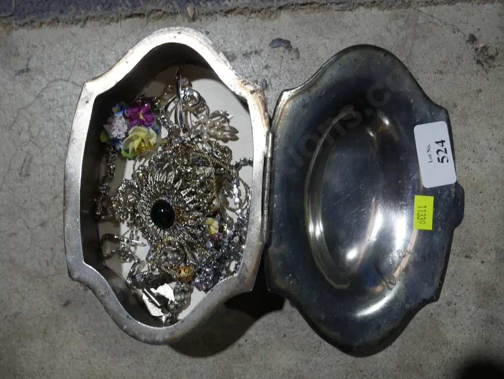 Costume jewellery in box Image 1++