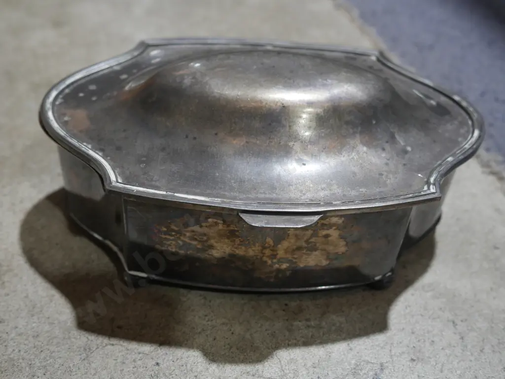 Costume jewellery in box Image 1++