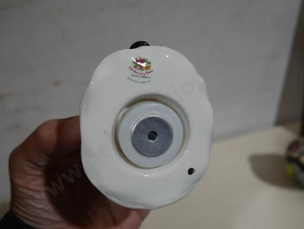 Royal Albert Old Country Roses Santa figure Image 1++