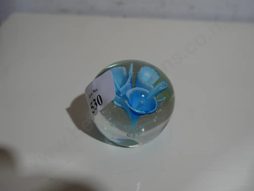 Glass paperweight Image 1++