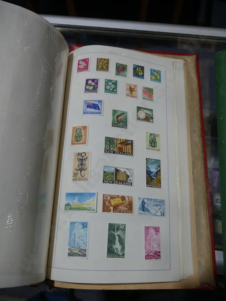 2 stamp albums Image 1++