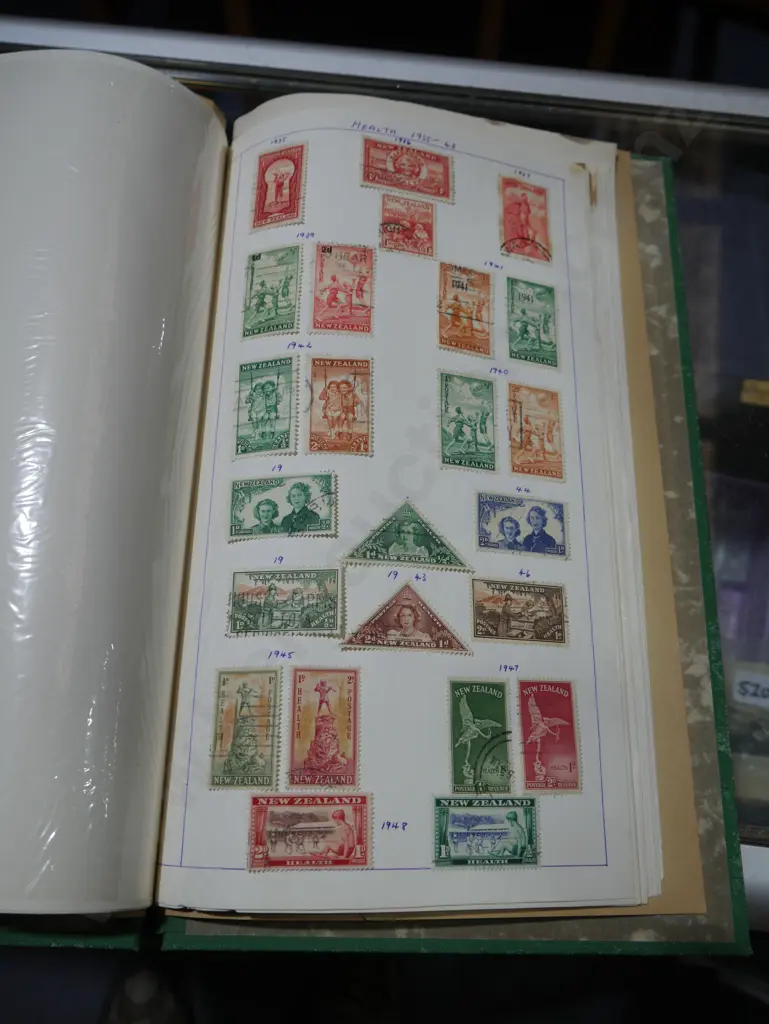2 stamp albums Image 1++