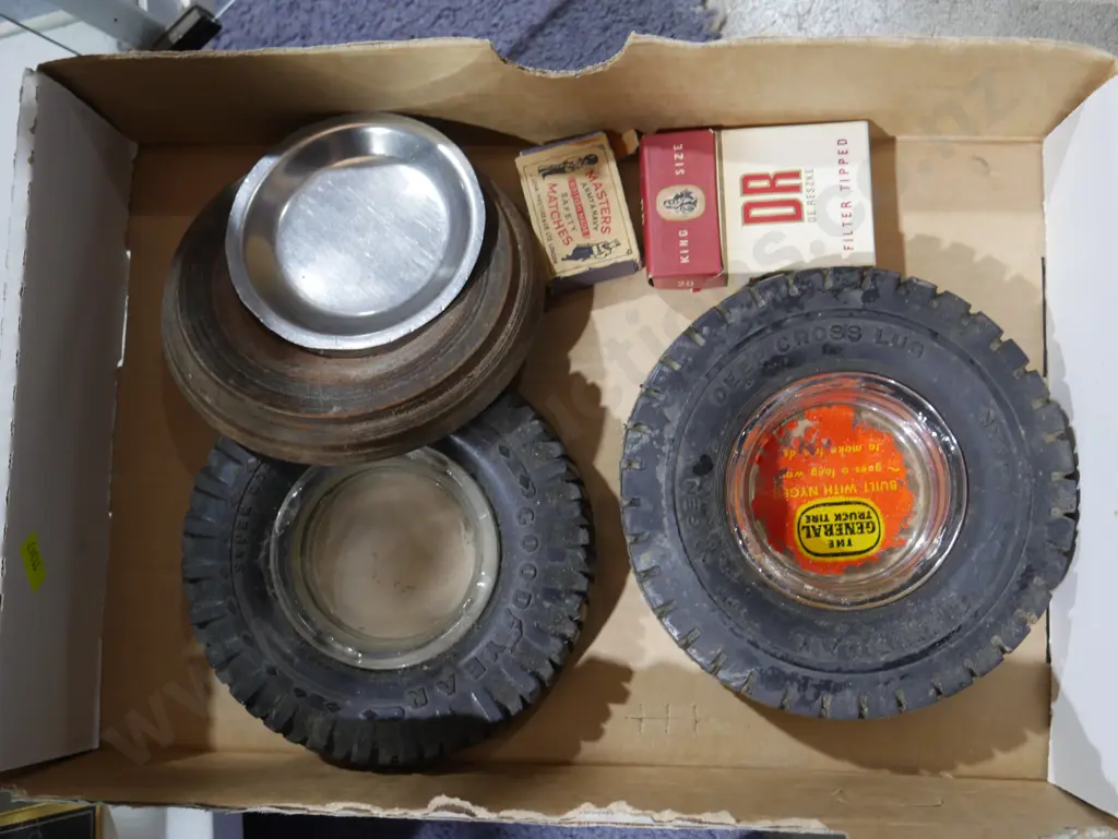 Ashtrays, pack of cigarettes etc Image 1++