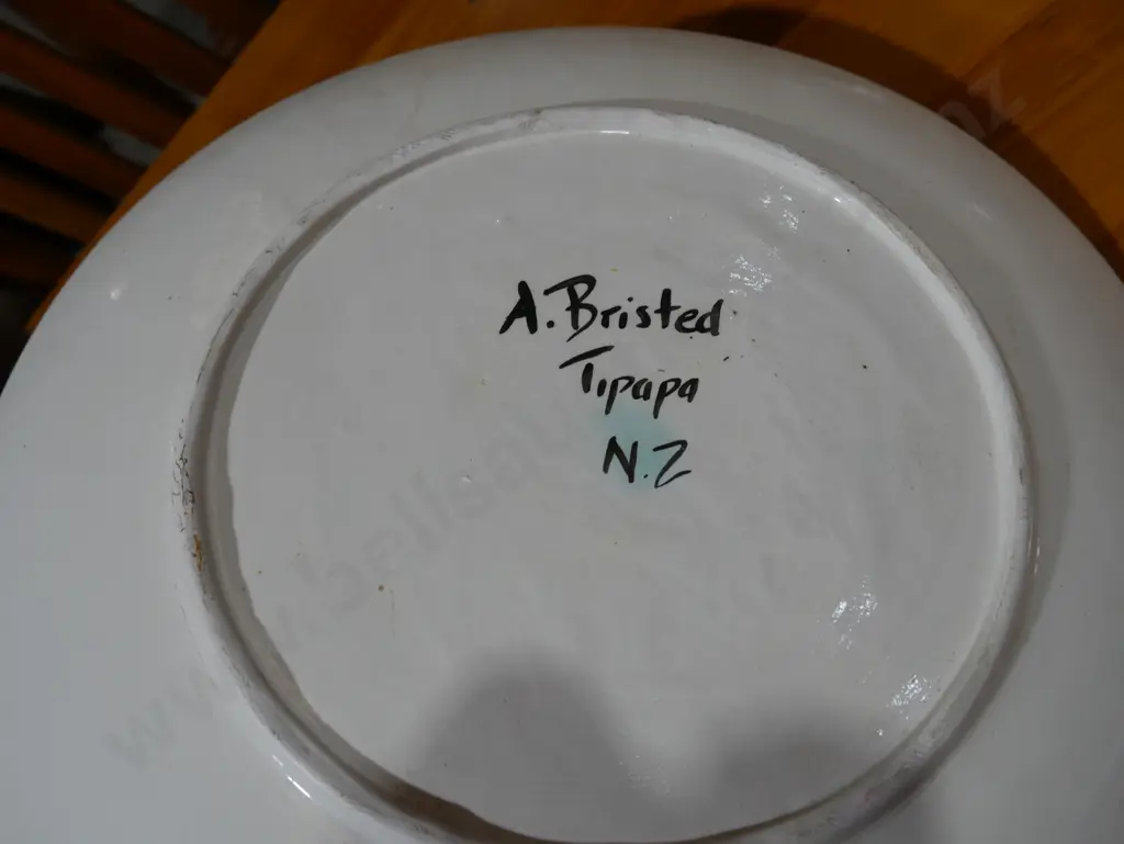 NZ pottery platter, A Bristed Tipapa Image 1++
