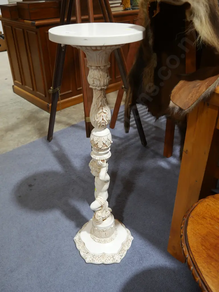 Pedestal plant stand Image 1++