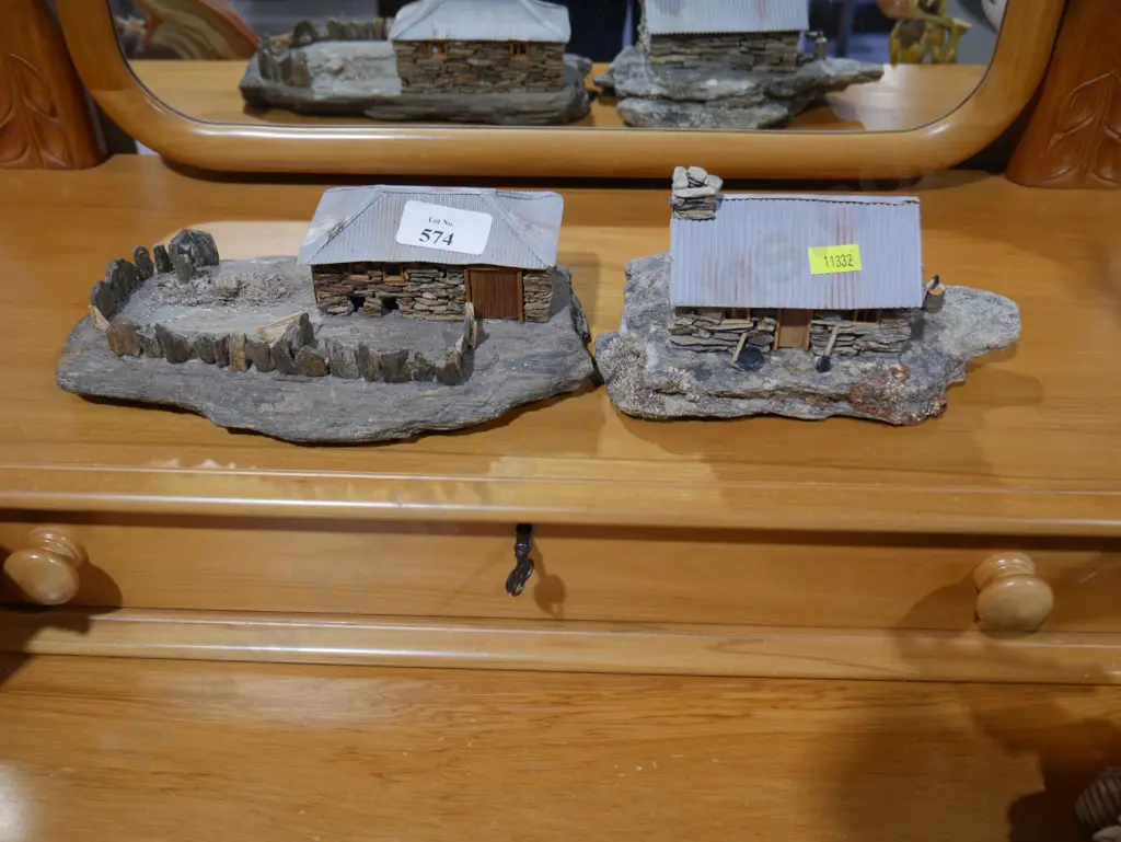 2 stone cottage ornaments Image 1++