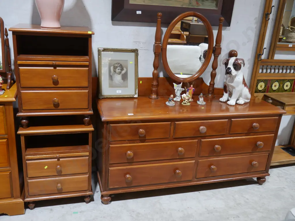 Four-piece bedroom suite Image 1++