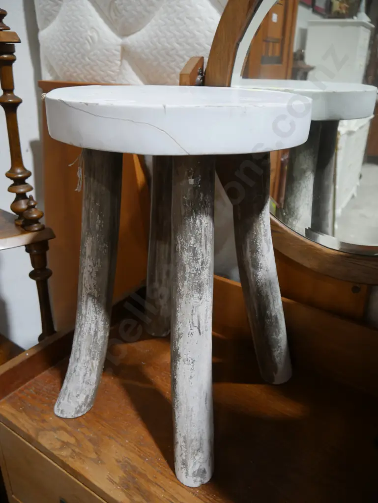 Wooden stool Image 1++