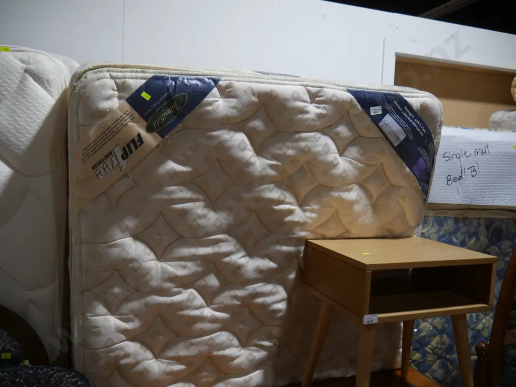 King single bed Image 1++