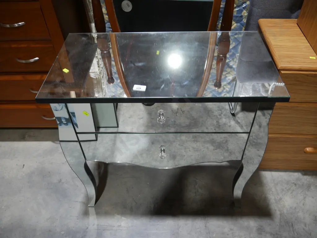 Mirrored drawers Image 1++