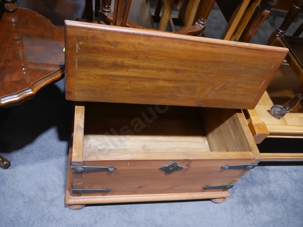 Wooden trunk Image 1++