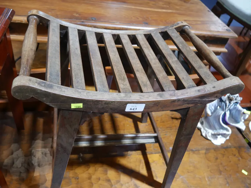 Wooden stool Image 1++