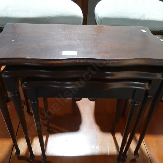 Nest of three tables