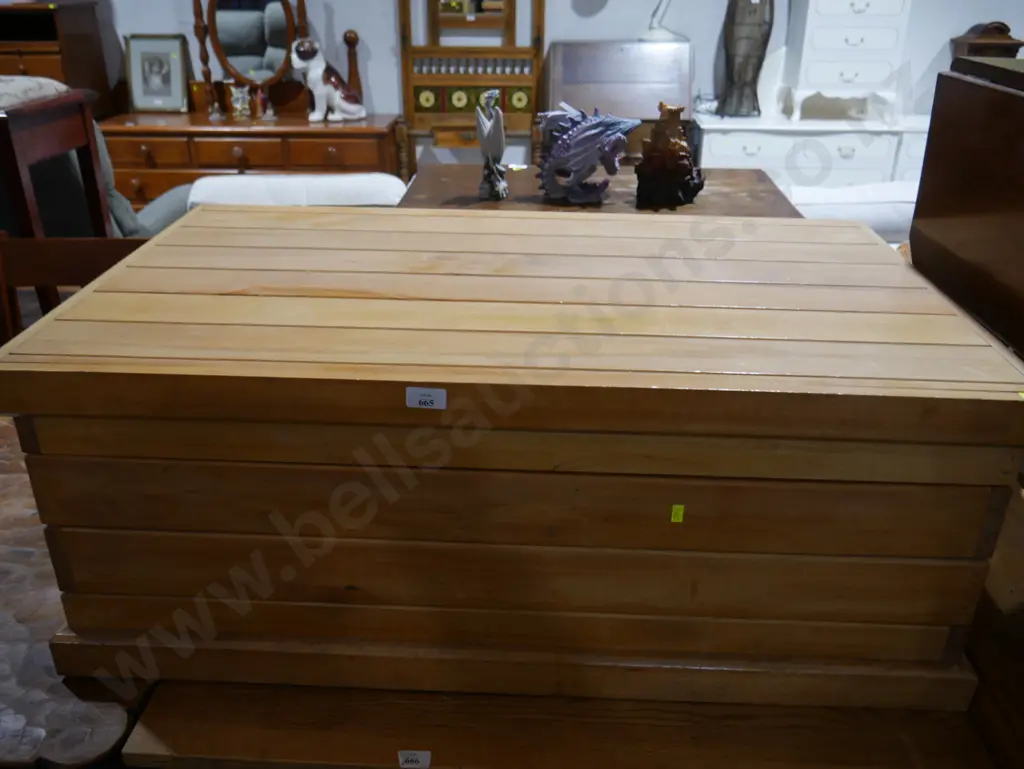 Wooden blanket box Image 1++