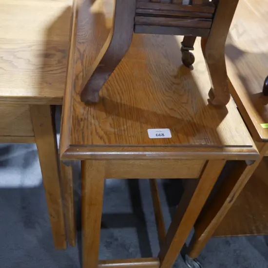 Drop leaf table