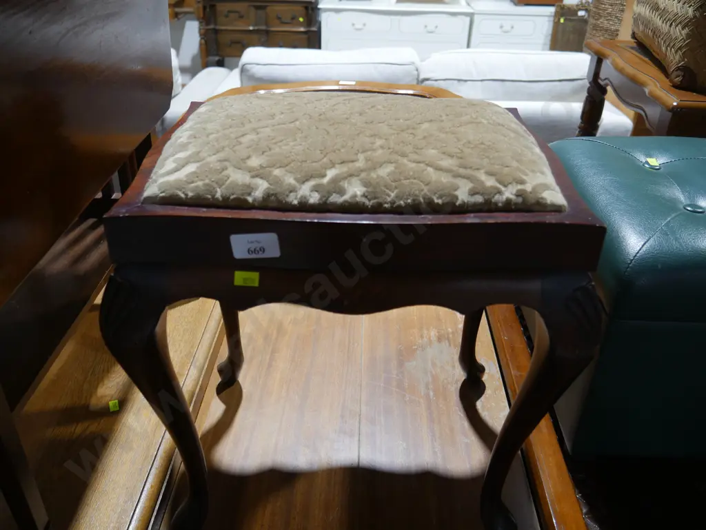 Piano stool Image 1++