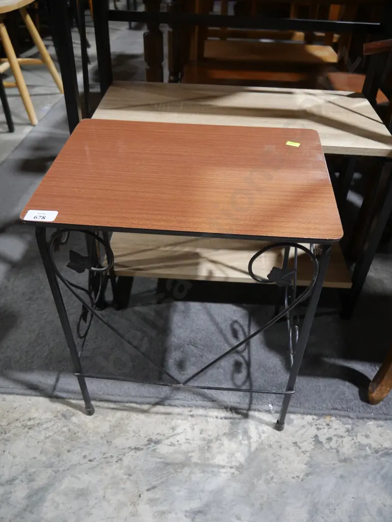 Side table Image 1++