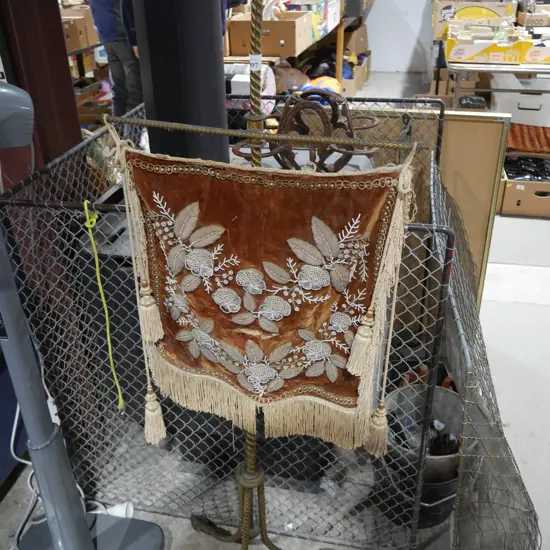 Peanut Pole and peanut