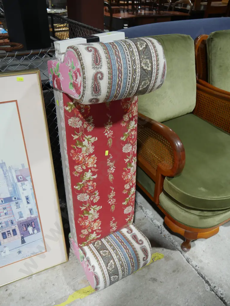 Rolled arm stool Image 1++