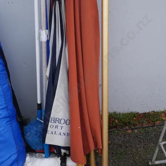 Umbrellas, mops