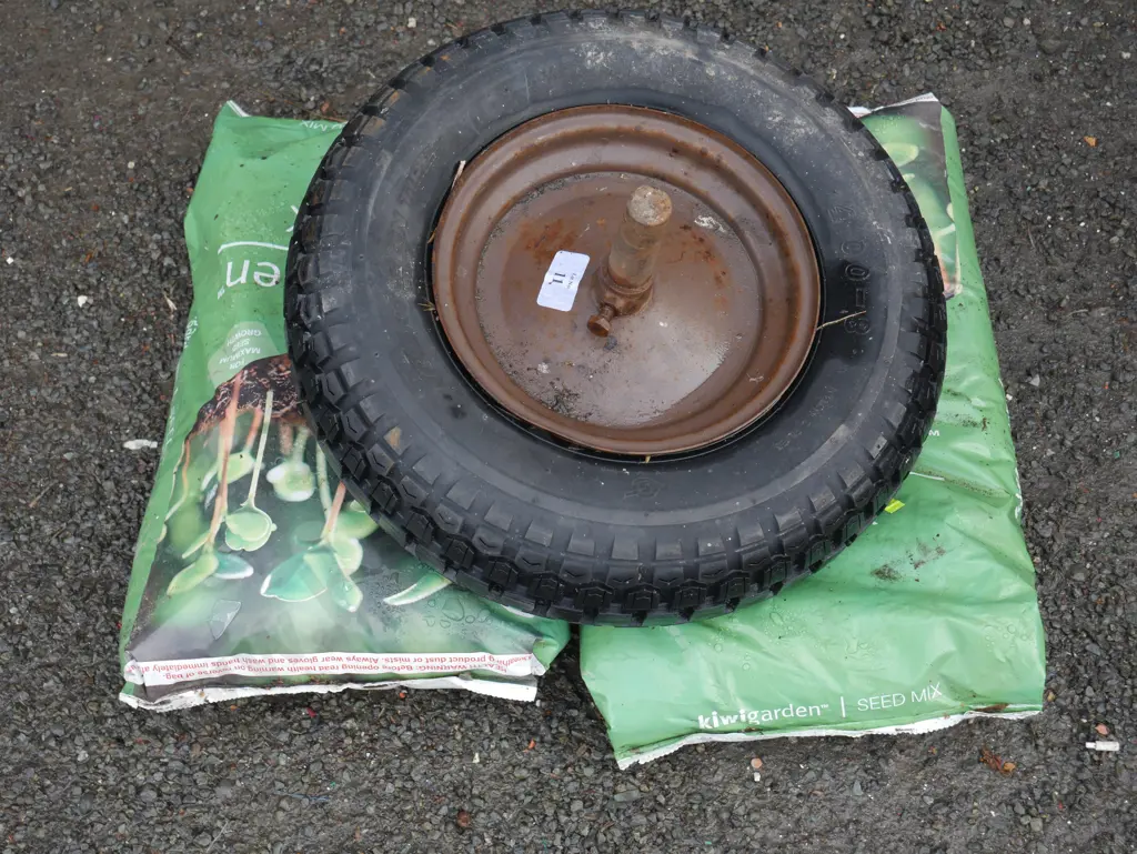 Wheel and seed mix Image 1++