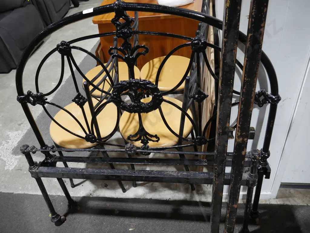 Cast iron single bed Image 1++