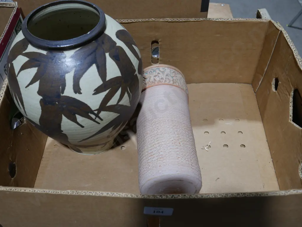 2 pottery vases Image 1++