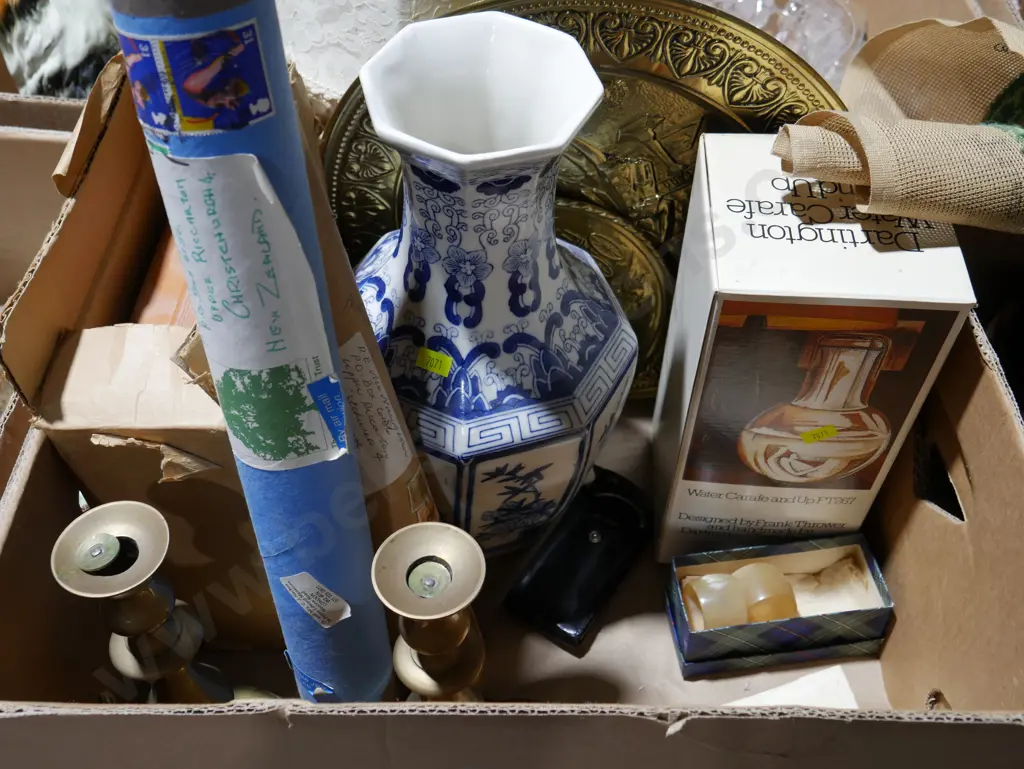 Brass ware, vase Image 1++