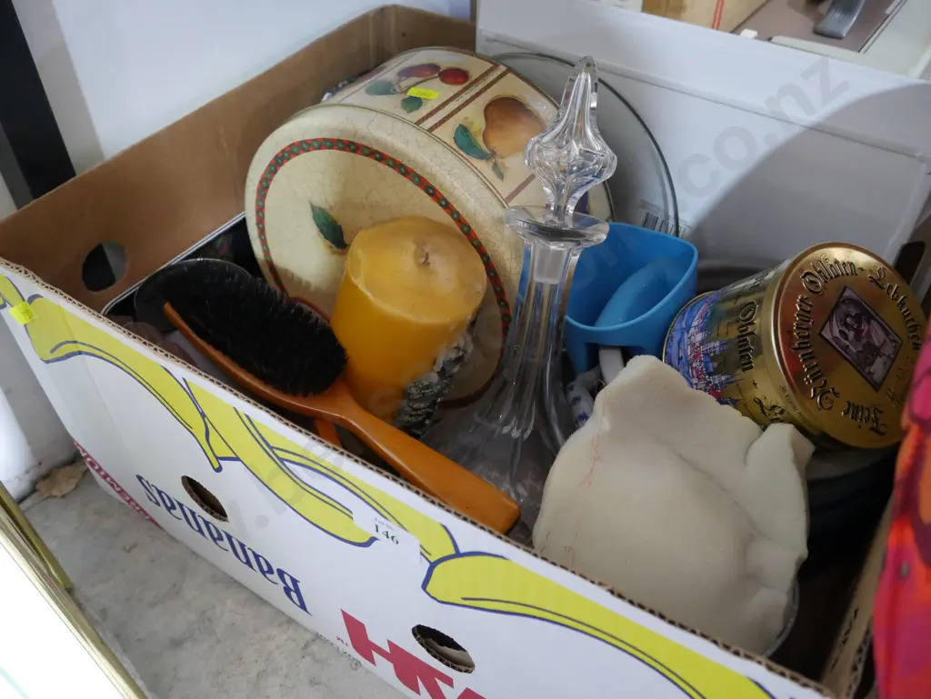 Decanter, sundries Image 1++
