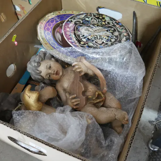 Plates, figurines
