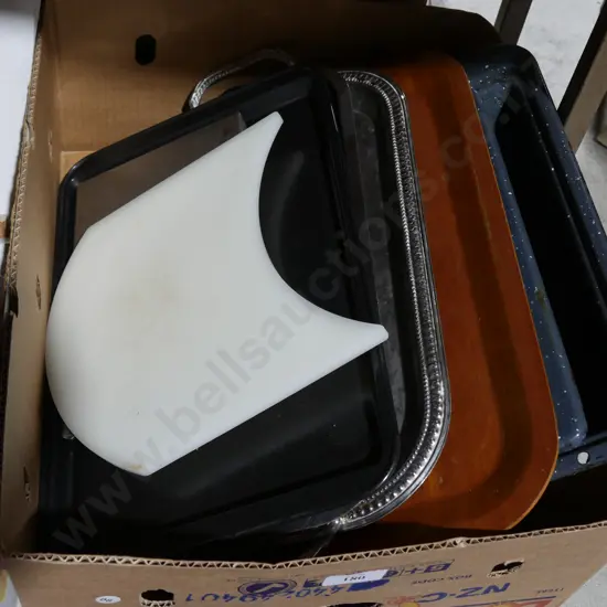 Trays , oven tray