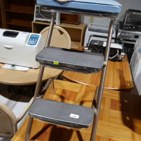 Retro step stool