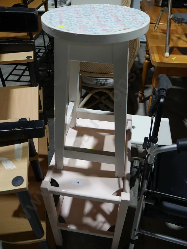 Trolley and stools Image 1++