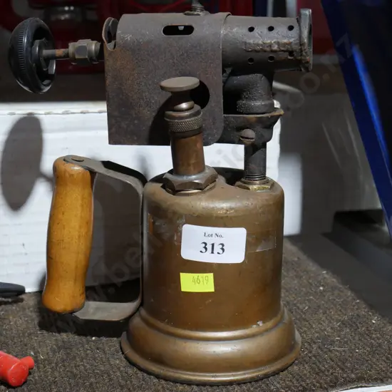 Blow lamp