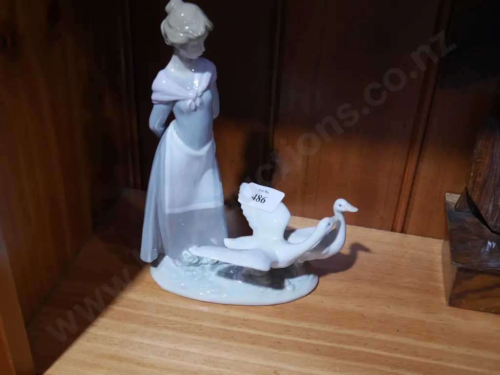Laldro figurine Image 1++