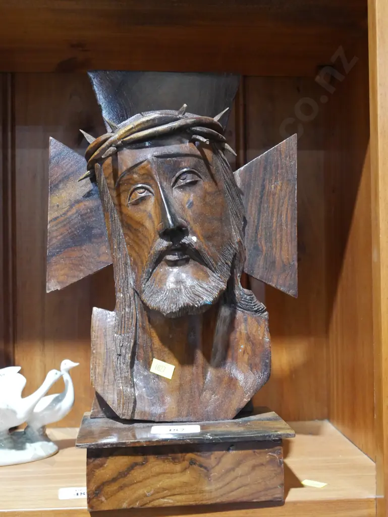Wooden sculpture Jesus Image 1++