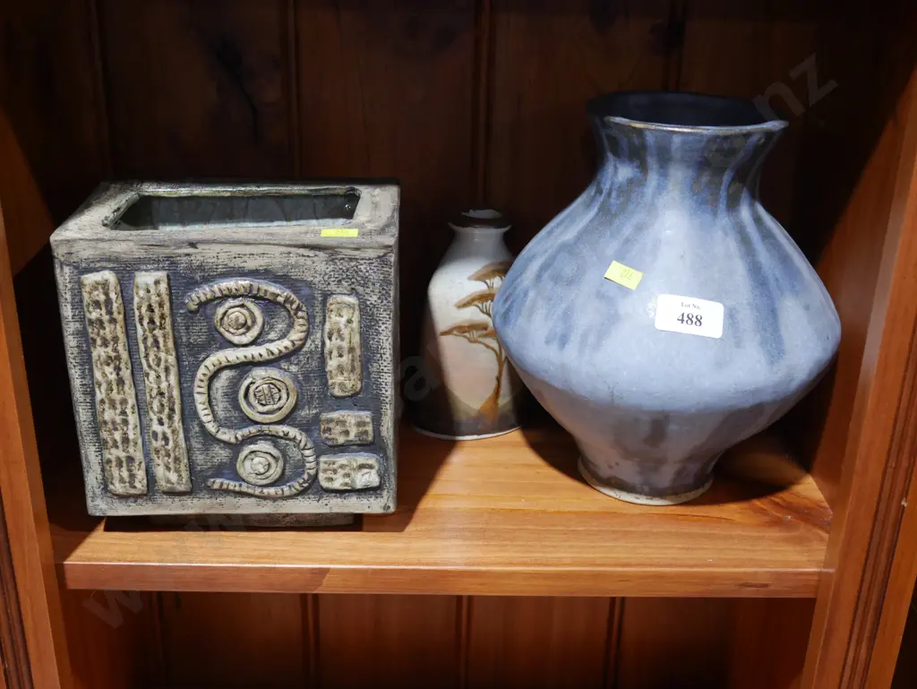 3 X vases Image 1++