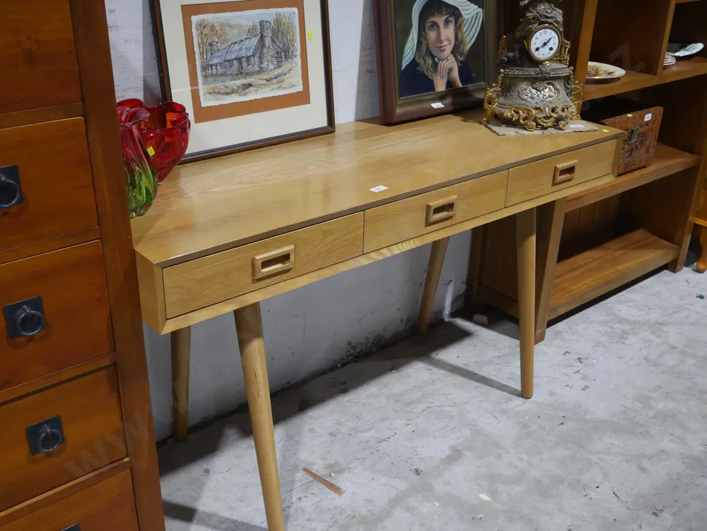 Modern desk Image 1++