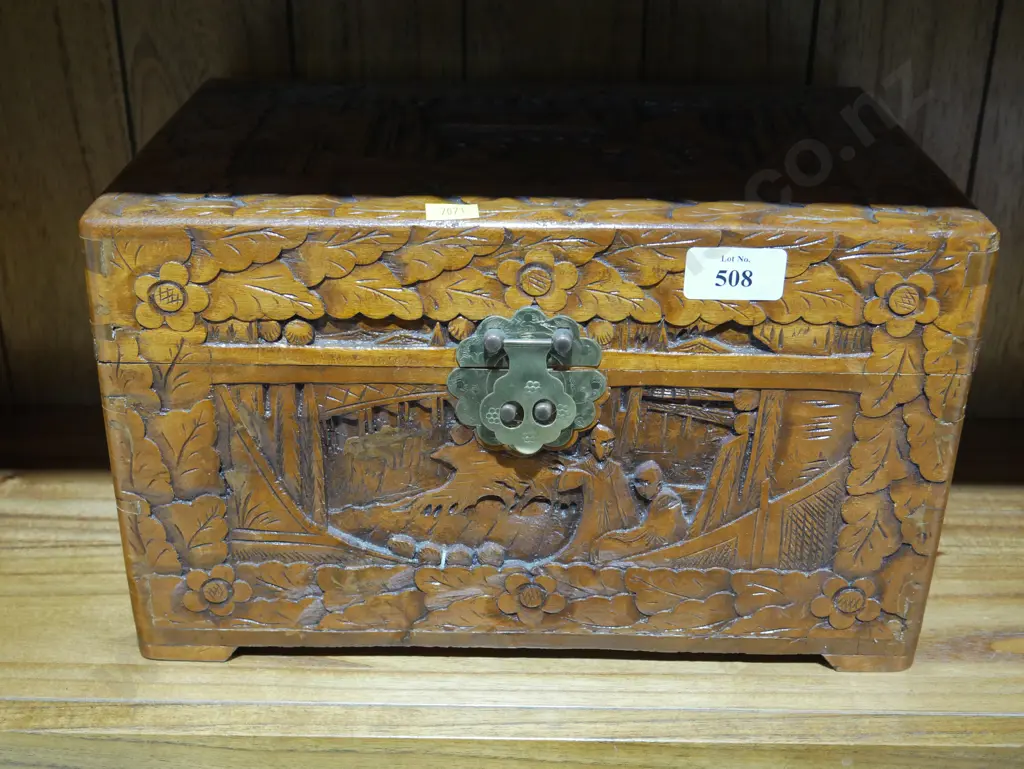 Small camphor chest Image 1++