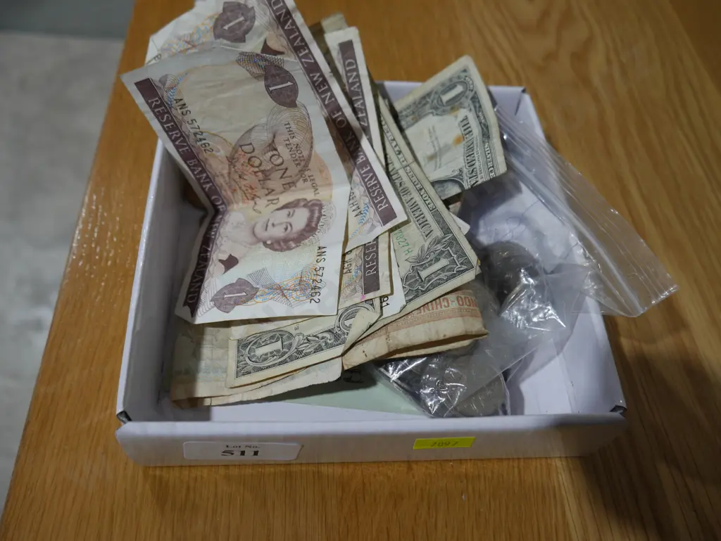 Coins and bank notes Image 1++