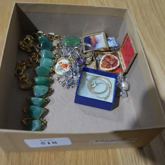 Costume jewellery