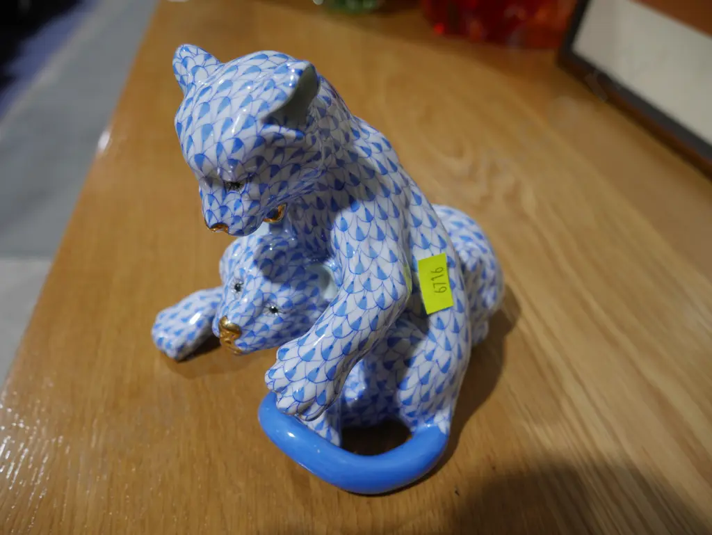Herend blue, white cat ornament Image 1++